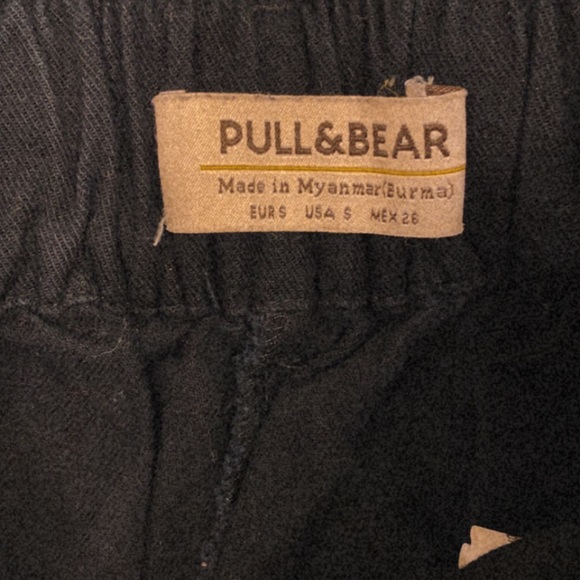 black high waisted shorts (comes with a belt) - Picture 3 of 3